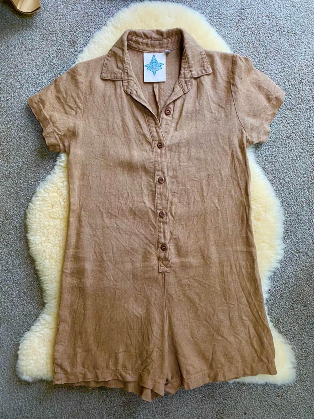 Jungmaven Stillwater Short-Sleeve Linen Romper in Coyote